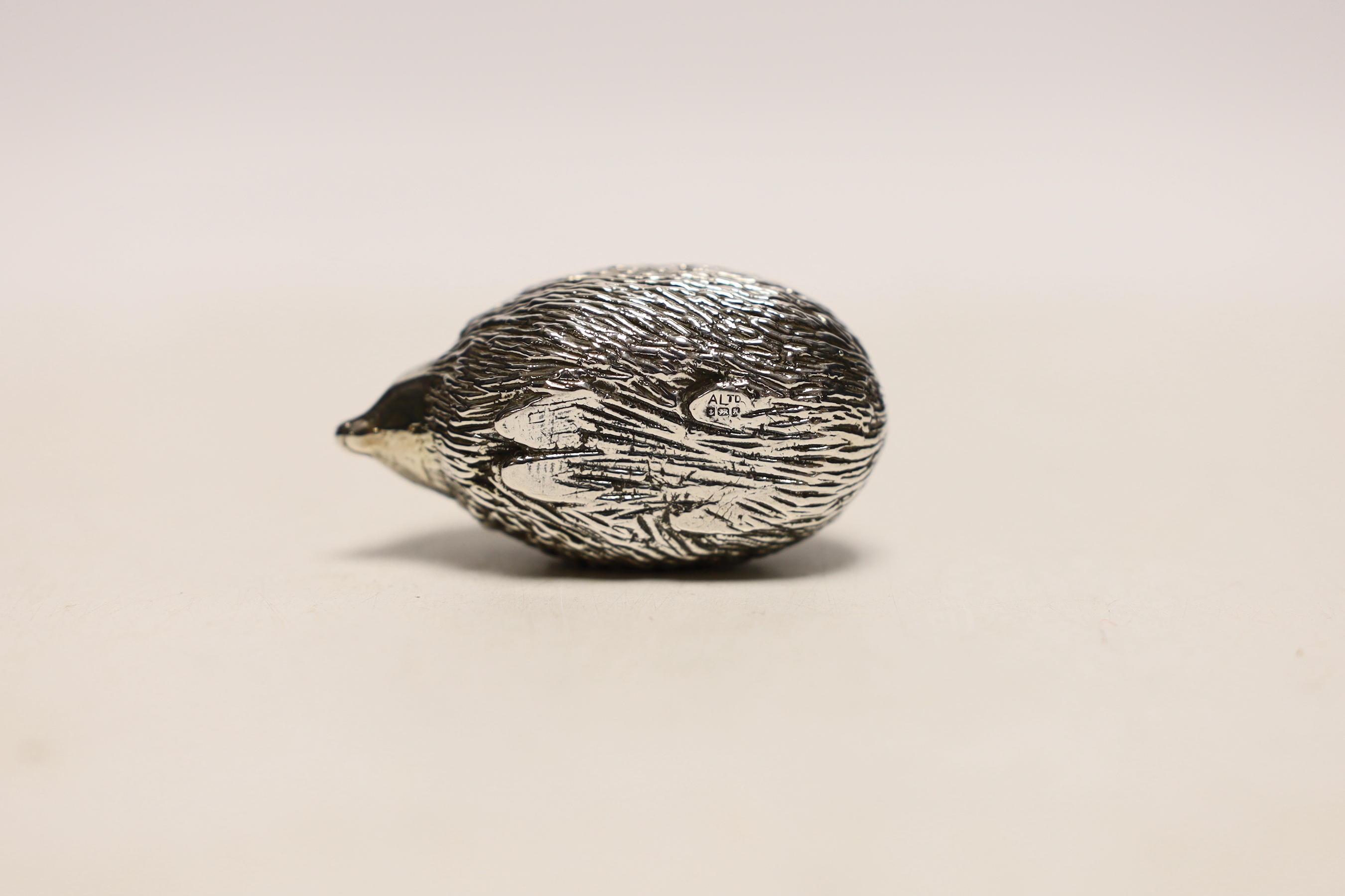A modern novelty silver pin cushion modelled as a hedgehog, Ammonite Ltd, Birmingham, 1982, length 62mm.